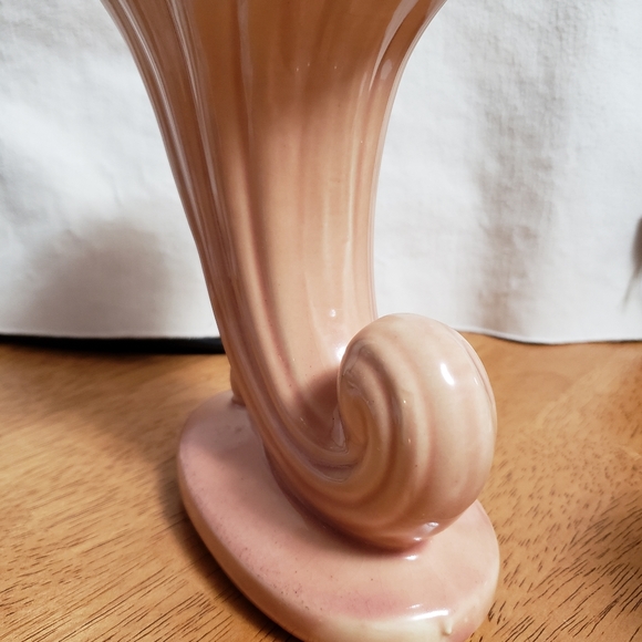 Cornucopia vase in peach. USA signed - Picture 10 of 14